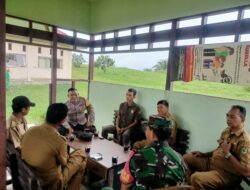 Tingkatkan Sinergitas dan Kerja Sama Babinsa Kodim 1311/Morowali Silaturahmi Dengan Pemerintah dan Bhabinkamtibmas di Desa Tamonjengi Kabupaten Morwali Utara