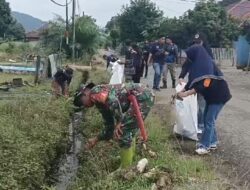 Dalam Rangka Mitigasi Bencana Para Babinsa Kodim 1311/Morowali Melaksanakan Bakti Sosial di Kecamatan Bungku Barat 
