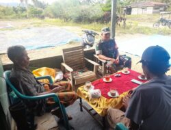 Babinsa Koramil 1311-08/Soyo Jaya Kodim 1311/Morowali Tingkatkan Komsos dengan Masyarakat Desa Panca Makmur