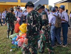 Anggota Kodim 1311/Morowali Kerja Bakti Bersih-bersih bersama Pemerintah Kecamatan dan Masyarakat di Kecamatan Lembo