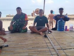 Anggota Koramil 1311-07/Menui Kepulauan terus Galakan Kegiatan Komunikasi Sosial di wilayah pesisir pulau di Desa Terebino