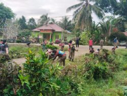 Babinsa Kodim 1311/Morowali Bersama Masyarakat Adakan Kerja Bakti Bersih-Bersih Lingkungan di Desa Ambunu 
