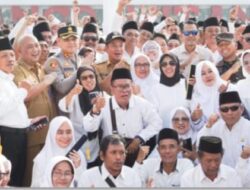 Bupati Karawang Serahkan Kepbup Penyesuaian Masa Anggota BPD Tahun 2024