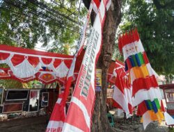 Awal Bulan Agustus, Penjual Bendera Musiman Masih Banjiri Karawang