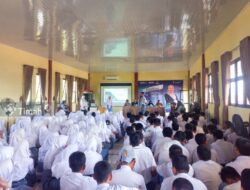 Program Kelas Inspirasi, Direktur Keuangan dan Manajemen Risiko PT Timah Datangi SMA Negeri 1 Mentok Serahkan Bantuan Laptop dan Motivasi Para Pelajar