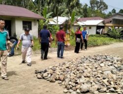 Ruas Jalan di Nias Utara Rusak Parah Pemerintah Tutup Mata, BKAG Timbun Jalan