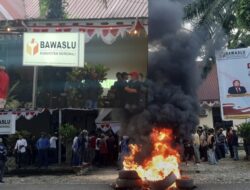 Diduga Tidak Transparan BAWASLU Morowali di Demo Terkait Pelanggaran Pilkada