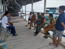 Tingkatkan Kamtibmas, Babinsa Menui Kepulauan Sambangi Perangkat Desa
