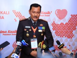 Polda Kepri bersama Pemuda Gereja Beri Rasa Aman dan Khidmat Saat Ibadah Jumat Agung di Hari Paskah 2025