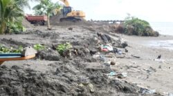300 Ribu Per Ret! Dugaan Jual Pasir di Sekitar Proyek Penahan Ombak Parilangke Terbongkar