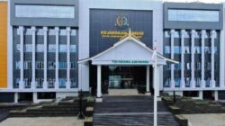 SILATURAHMI REKTOR UNTAD KE KAJATI SULTENG DISOROT! PUBLIK DAN MEDIA INGATKAN PENTINGNYA PROFESIONALISME DAN BEBAS DARI KONFLIK KEPENTINGAN