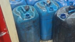 “SOLAR RAKYAT DILANSIR!” PULUHAN JERIKEN BANJIRI SPBU EMEA, Diduga REKOMENDASI DIBORONG 1 ORANG 20 LEMBAR