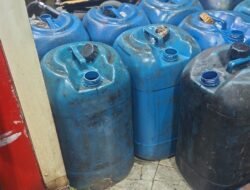 “SOLAR RAKYAT DILANSIR!” PULUHAN JERIKEN BANJIRI SPBU EMEA, Diduga REKOMENDASI DIBORONG 1 ORANG 20 LEMBAR
